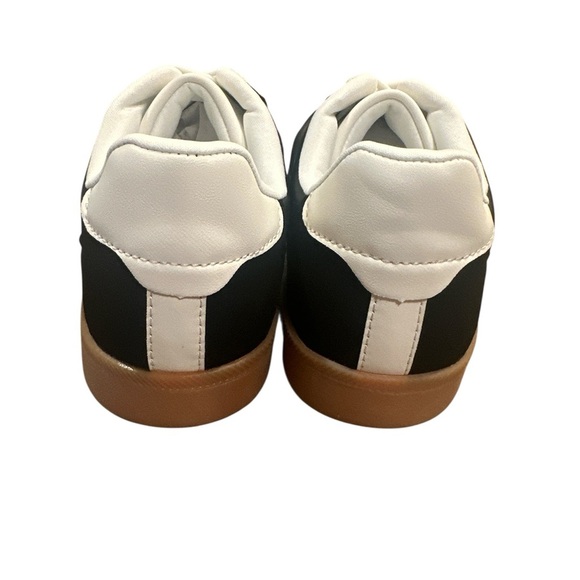 La Sheelah Modern White Stripe Detail Sneaker Size 9 Black Lace Up Round Toe - Picture 7 of 12